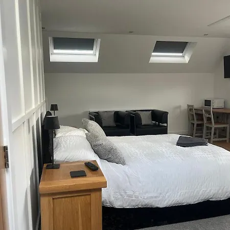 Apartament Oak Field View - Self Contained *